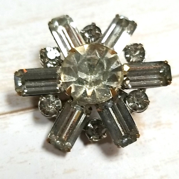 Vintage 1950s Rhinestone Silver Tone Star Brooch - Picture 3 of 11